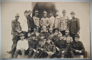grup cu militari, ofițeri și subofițeri români din perioada interbelică timpurie (1927)