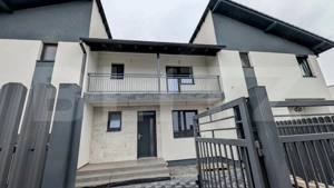 Triplex 110mp utili, 190 mp teren, si beci zona Cetate