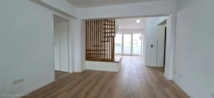 Apartament complet renovat cu scara interioara
