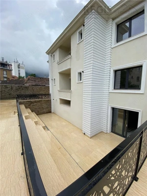 Vila - Bloc modern de 11 camere zona Centrul Civic , Onix - imagine 2