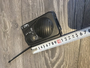 Mini Radio Portabil FM   Design Retro, Ideal pentru Drumeții Urgențe - imagine 4