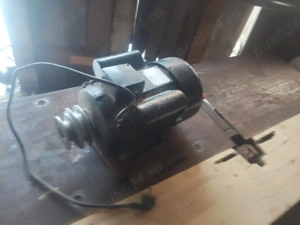 vând abric cu motor 