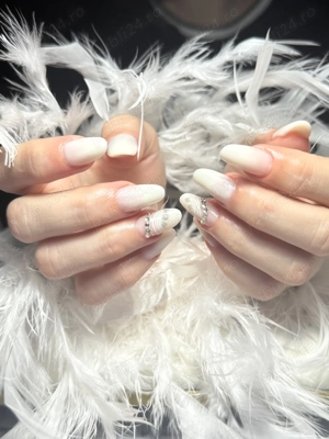 Realizez manichiură cu semi și gel  - imagine 2