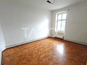 Spatiu de inchiriat in curte proprie - zona Lupeni - Comision 0 - imagine 3
