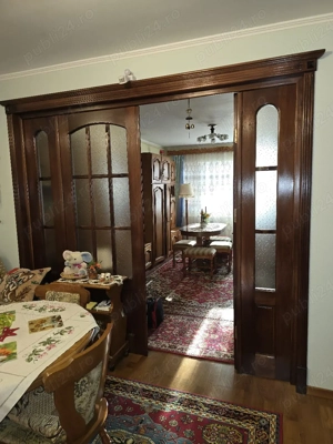 Ap. 3 camere, in Roman, decomandate, etaj  1, bloc cărămidă,  aproape de centru  - imagine 2