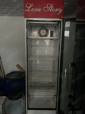 vitrină in stare buna!