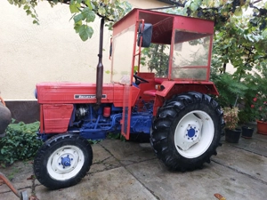 Vând tractor utb445
