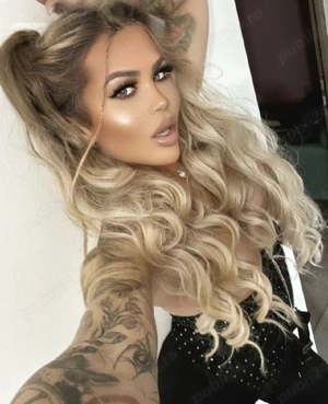 Transex-Shemale Luxury Blondă, senzuală și relaxată în propria feminitate