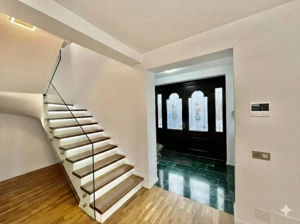 Vilă cu Arhitectură Moderna - Vedere la Lac