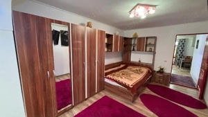 Garsonieră de vânzare si curte cu iesire la stradă - imagine 2