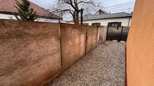 Garsonieră de vânzare si curte cu iesire la stradă - imagine 8