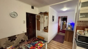 Garsonieră de vânzare si curte cu iesire la stradă - imagine 9