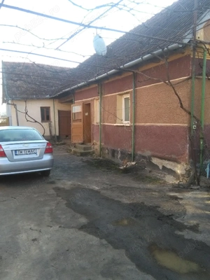 Casă și teren de vânzare