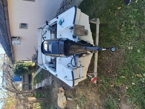 Vând barcă cu motor 