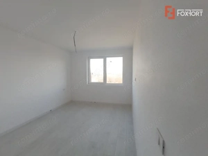 Apartament cu 3 camere decomandat, ETAJ 2 - Giroc - imagine 11