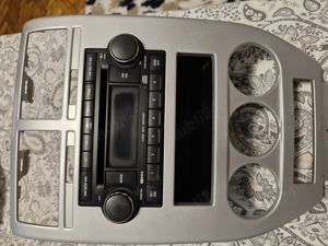 Navigatii auto si radio cu magazie cd uri.