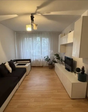 3 camere Titan decomandat, an 1974, renovat