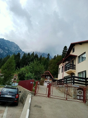 Casă de vânzare în Bușteni, cu vedere superbă, la liziera pădurii