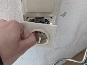 ELECTRICIAN!! Modernizare retea!! Reparatii si interventii rapide!!