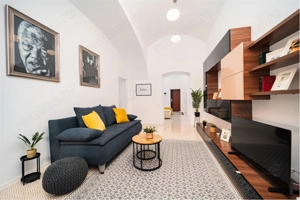 Apartament renovat in cladire istorica zona Unirii