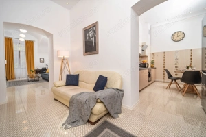 Apartament renovat in cladire istorica zona Unirii