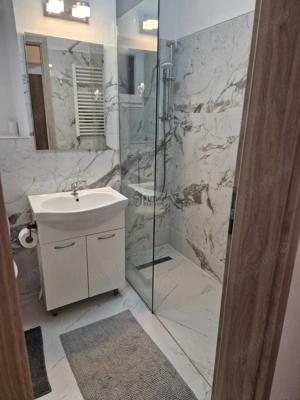 Inchiriez apartament 2 camere proaspat zugravit, mobila noua, centrala