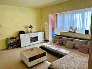 Apartament cu 3 camere, semidecomandat,centrala proprie,zona Girocului