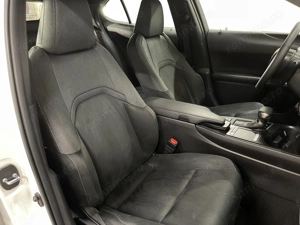 Lexus UX - imagine 9