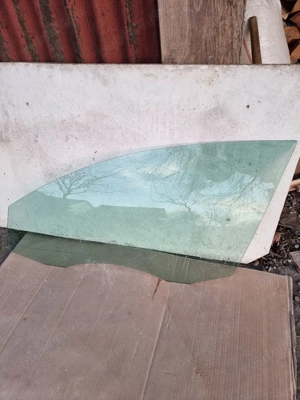 Vând geamuri pentru passat b6 combi. 