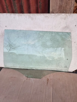 Vând geamuri pentru passat b6 combi.  - imagine 3