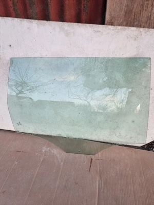 Vând geamuri pentru passat b6 combi.  - imagine 2