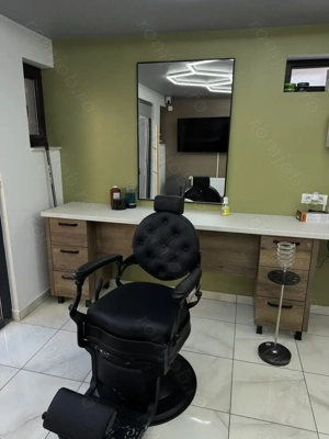 Post frizer  barber disponibil 