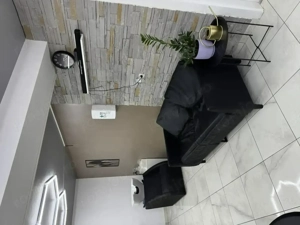 Post frizer  barber disponibil  - imagine 3