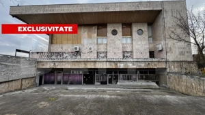 Spațiu de închiriat, 920 mp, cu terasă 500 mp, zona Centru