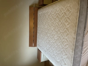 Vând pat dormitor cu noptiere și comoda cu sertar