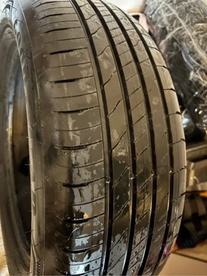 Set anvelope de vara Good Year,215/60R17 96 H - imagine 3