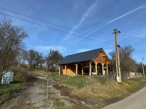 Casa la rosu de vanzare - imagine 2