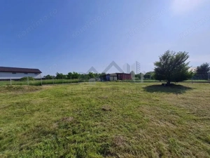 Valea Ursului langa padure TEREN  912mp  lot pentru  casa intravilan imprejmuit