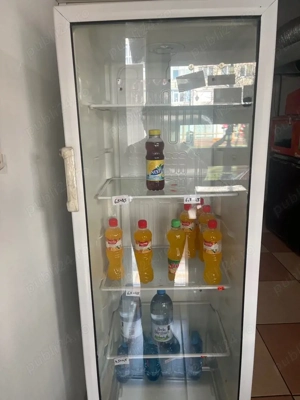 vitrina frigorifica verticala pentru sucuri si bauturi