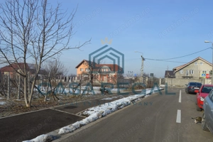 Teren 700 mp, platu Oncea, dublu front stradal