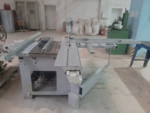 Masina de frezat cu ax inclinabil si avans mecanic