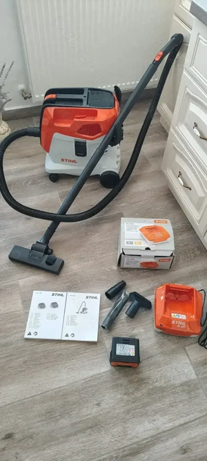 Aspirator profesional Stihl cu acumulator