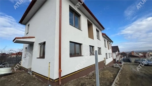 Casa individuala 4 camere 2 bai 120 mp utili 300 mp teren in Sura Mica