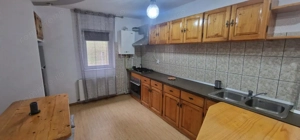 Apartament cu 2 camere decomandat si pivnita de vanzare in Vasile Aaron - imagine 3
