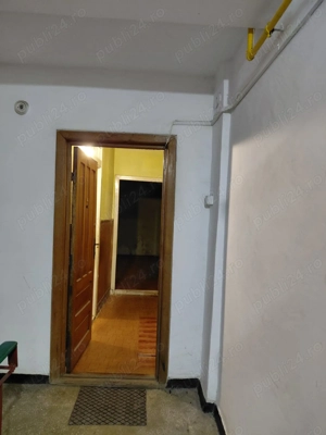 Vand apartament 3 camere decomandate Zona Hotel Traian - imagine 2