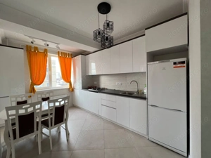  apartament  cu 2 camere de vanzare in zona Aparatorii Patriei cu centrala  aproape de metrou - imagine 2