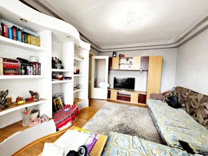 	Apartament cu 2 camere decomandat, situat la etajul 3, Micro 14. - imagine 2