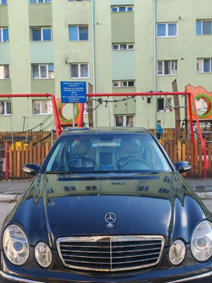 Vând Mercedes E220