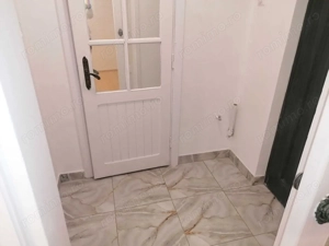 Apartament 1 camera. Bucatarie separata. Calea Buziasului. Renovat. Etaj 1.