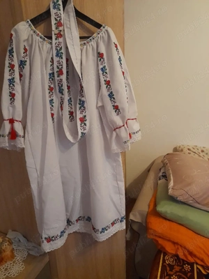 Rochie tradițională cu broderie Marimea 50-52 Nu a fost folosita decat probata Ofer livrare doar in  - imagine 2